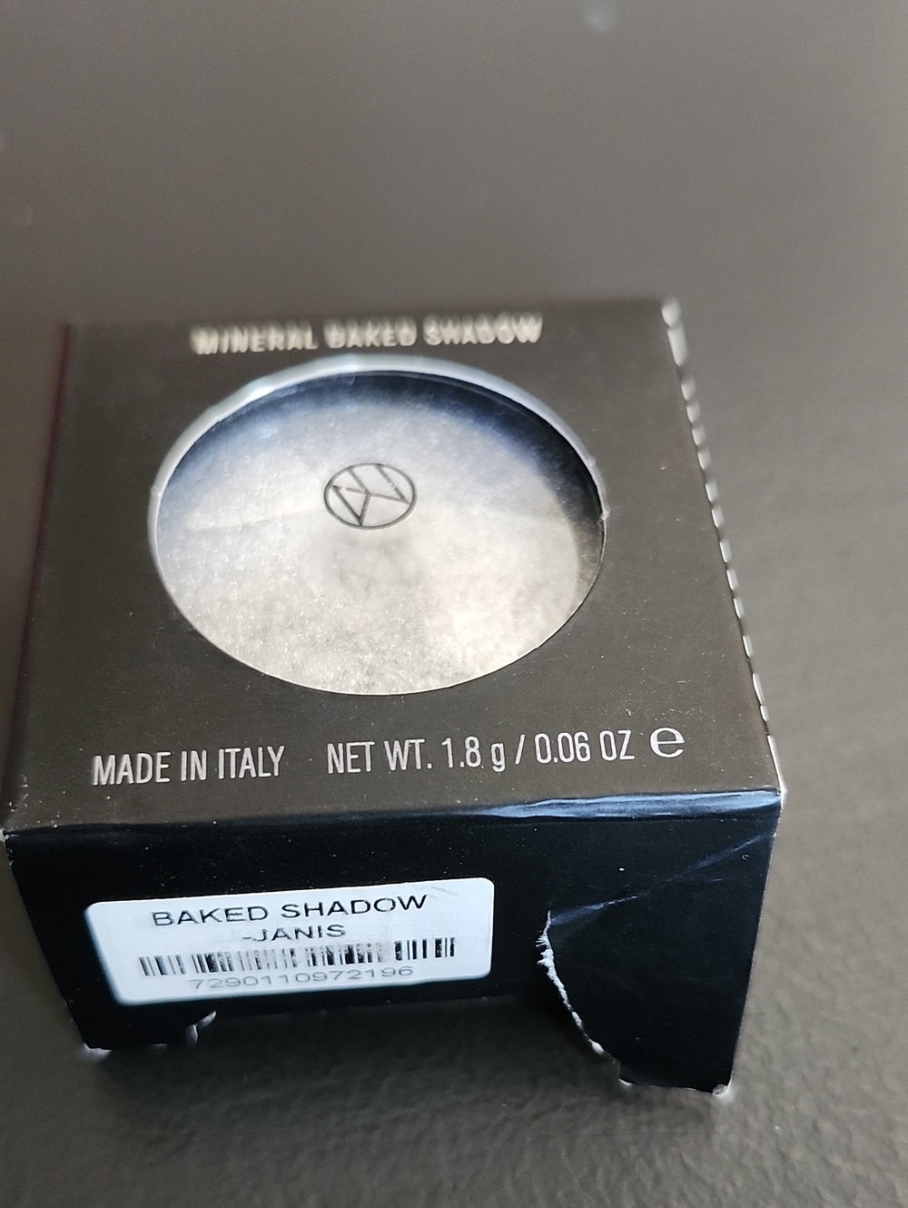 New in box Baked Shadow Mineral Eyeshadow - Janis metalic silver